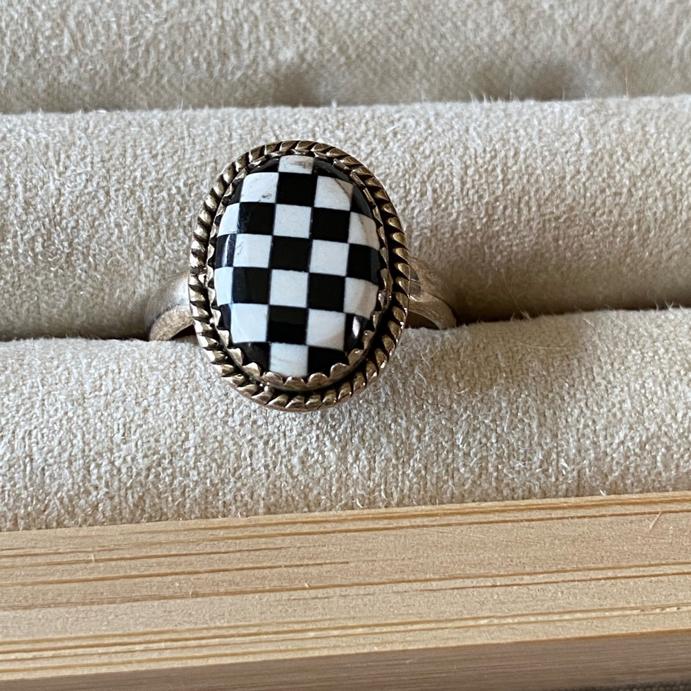 Sterling Silver Checkered Oval Black Onyx & White Quartz Ring - Picture 9 of 9